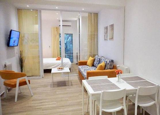 Spacious Peaceful Studio with Garden Patio 1