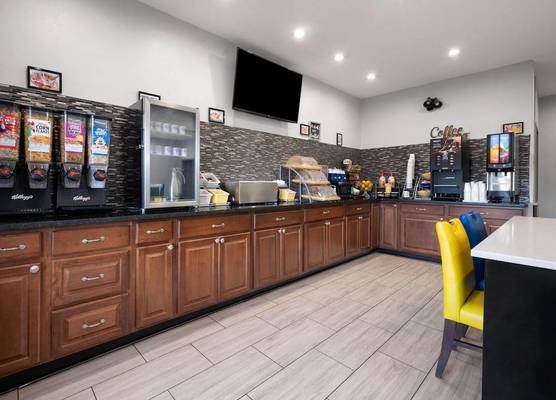 Days Inn by Wyndham Mauldin/Greenville 1