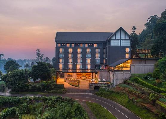 The Golden Ridge Hotel 1