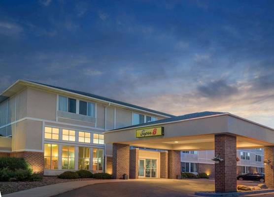 Super 8 by Wyndham Menomonie WI 1