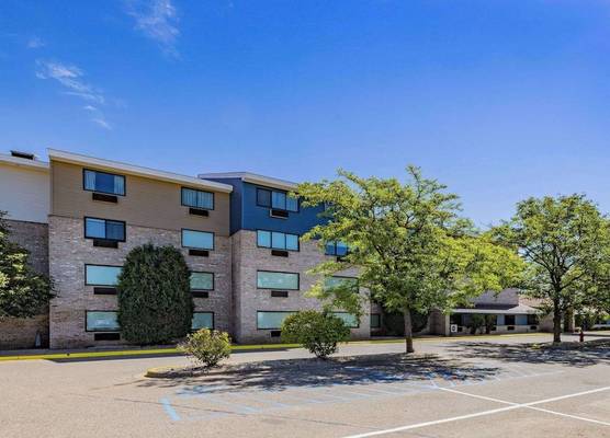 AmericInn by Wyndham Apple Valley 1