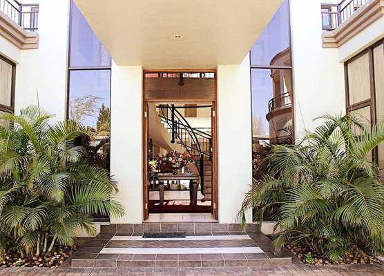 Casa Flora Guesthouse 1