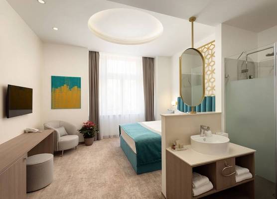 Mera Hotel 1
