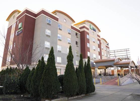 Holiday Inn Express QUEENS - MASPETH by IHG 1