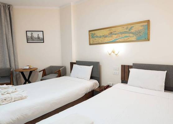 Gaddis Hotel, Suites and Apartments 1
