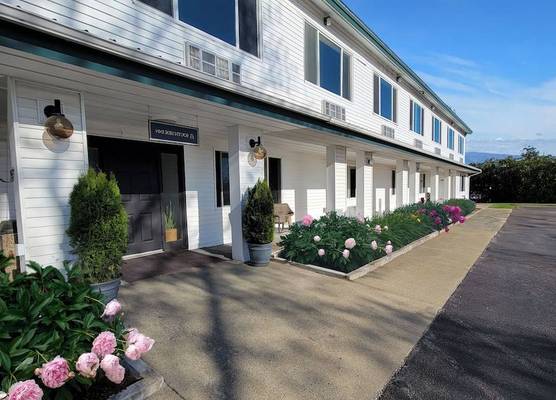 South Side Inn - Burlington 1