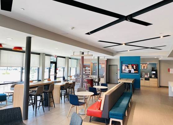 avid hotel BEAUMONT by IHG 1
