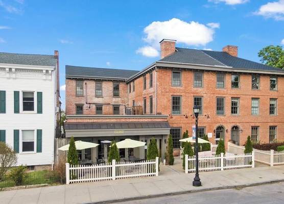 Howard Hotel 1