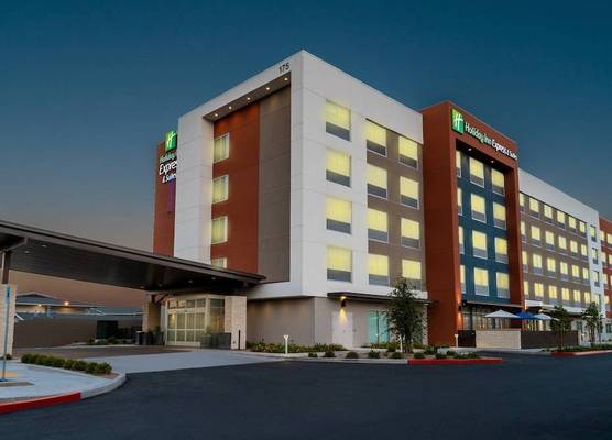 Holiday Inn Express & Suites LAS VEGAS - E TROPICANA by IHG 1