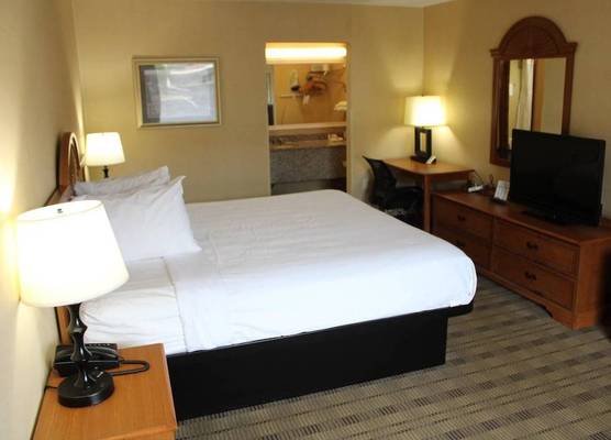 Rodeway Inn Lynchburg near University 1