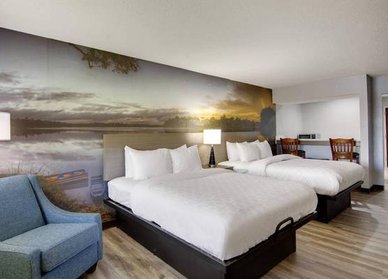 Clarion Pointe on the lake Clarksville-South Hill West 1