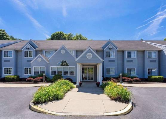 Microtel Inn & Suites by Wyndham Bethel/Danbury 1