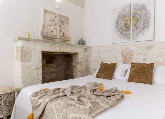 19 White Luxury Suite With Jacuzzi by Wonderful Italy 1