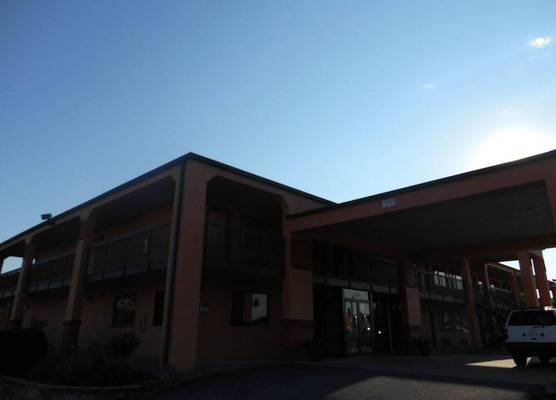 AmeriStay Inn St Joseph 1