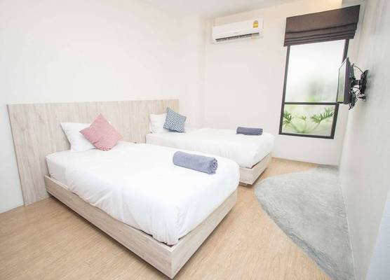 All day hostel at BTS Bang Chak 1