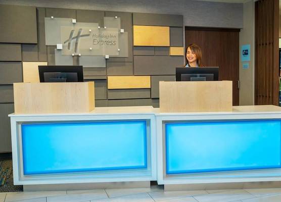 Holiday Inn Express & Suites LAS VEGAS - E TROPICANA by IHG 1