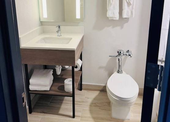 La Quinta by Wyndham New Haven 1