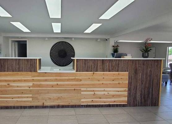 Excellent Inn & Suites 1