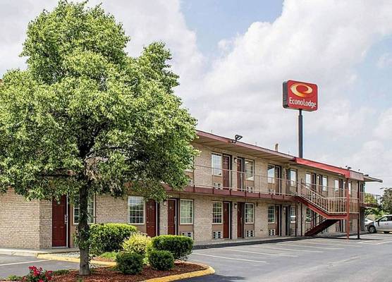 Econo Lodge Columbus West 1