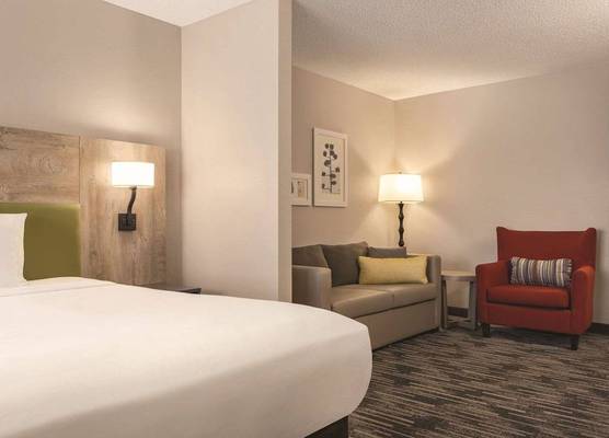 Country Inn & Suites by Radisson, St Cloud East, MN 1