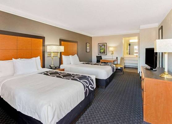 La Quinta Inn by Wyndham Santa Fe 1