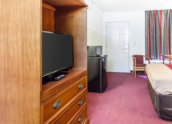 Econo Lodge 1