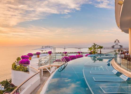 Grand Miramar All Luxury Suites & Residences 1