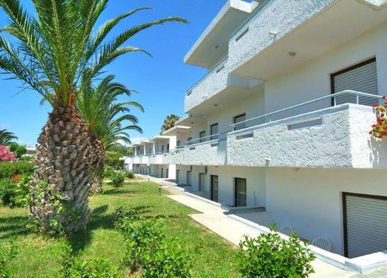 Yiannis Yard studios & apartments 1