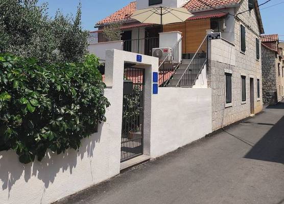 Guesthouse Trogir Proto-Free parking 1