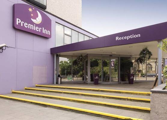 Premier Inn London Putney Bridge 1