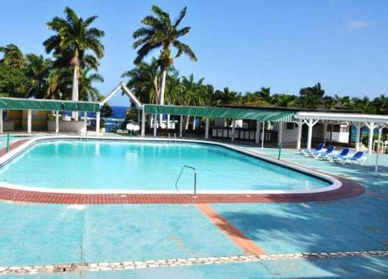 Oceanview Studio Apt w Pool Bar & Beach Access 1