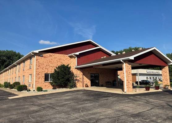 Watseka 24 Inn & Suites 1