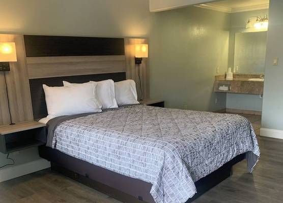 Monterey Oceanside Inn 1