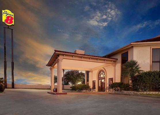 Super 8 by Wyndham Corpus Christi Northwest 1