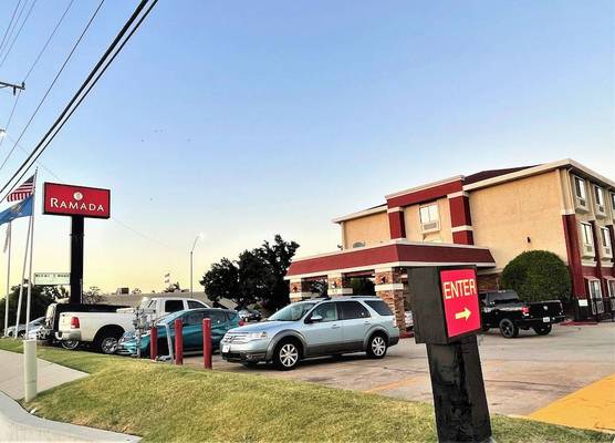 Ramada by Wyndham Oklahoma City Airport North 1