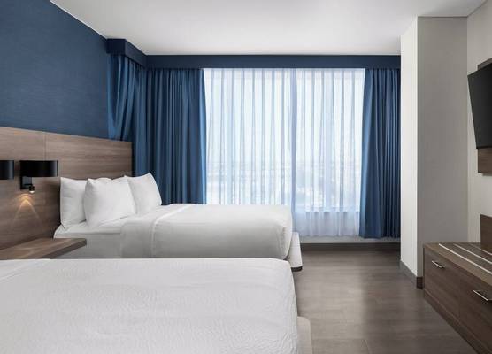 Holiday Inn Express Montreal Airport - St-Laurent by IHG 1