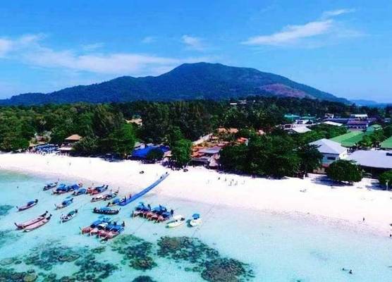 Charming Lipe Beach Resort 1