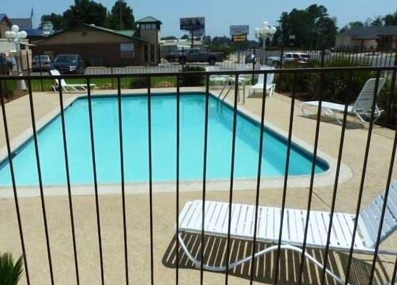 Xecutive Inn and Suites 1