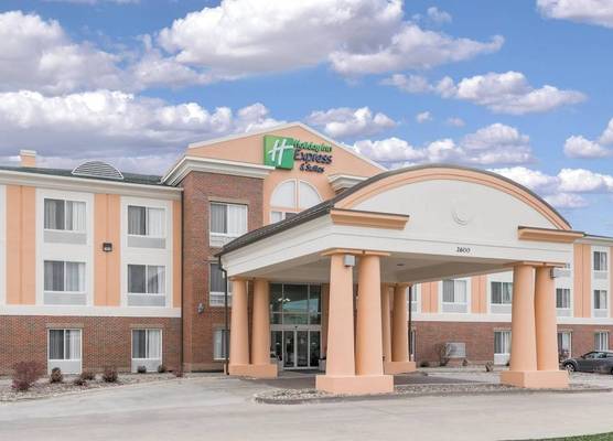 Holiday Inn Express & Suites AMES by IHG 1