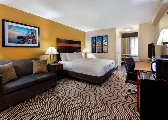 La Quinta Inn by Wyndham Sandusky near Cedar Point 1