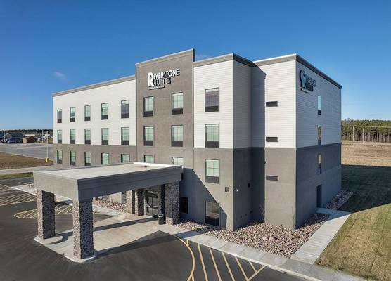 Riverstone Suites by Cobblestone Hotels - Chippewa Falls 1