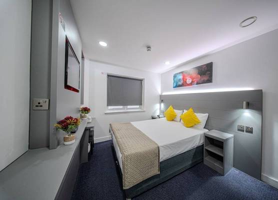 Ilford Hotel Goodmayes 1