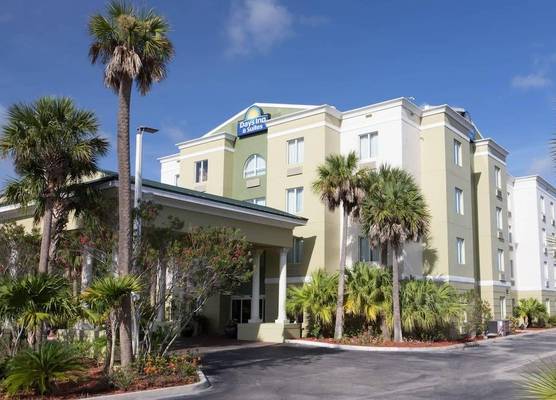 Days Inn & Suites by Wyndham Fort Pierce I-95 1