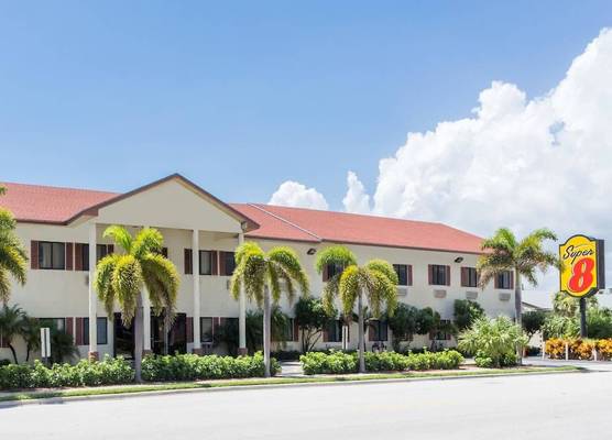 Super 8 by Wyndham Pompano Beach 1