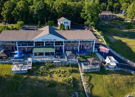 Riverboat Inn & Suites 1