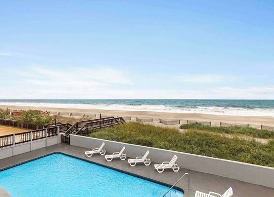 Days Inn by Wyndham Myrtle Beach-Beach Front 1