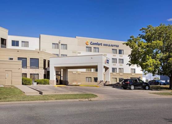 Comfort Inn & Suites Wichita Northeast 1