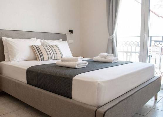 Eos Skiathos 1