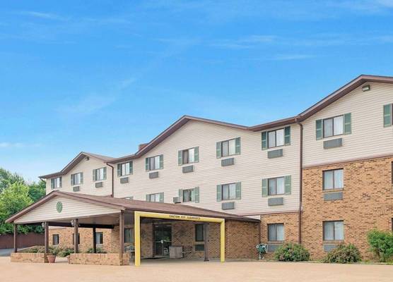 Super 8 by Wyndham St. Clair MO 1