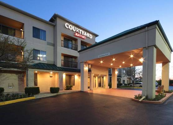 Courtyard by Marriott Dayton North 1